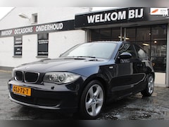 BMW 1-serie - 118i / Airco / CruiseControl / Stoelverwarming / Leder / Parkeersensoren/ Xenon