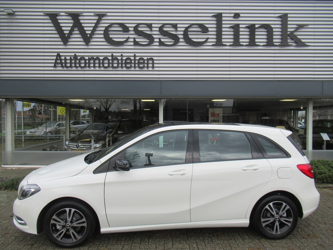 Mercedes-Benz B-klasse - 180 Ambition/Autom./Panoramadak/Night - AutoWereld.nl