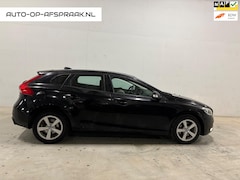 Volvo V40 - 1.6 T3 Kinetic Navi Trekhaak Airco Cruise Control