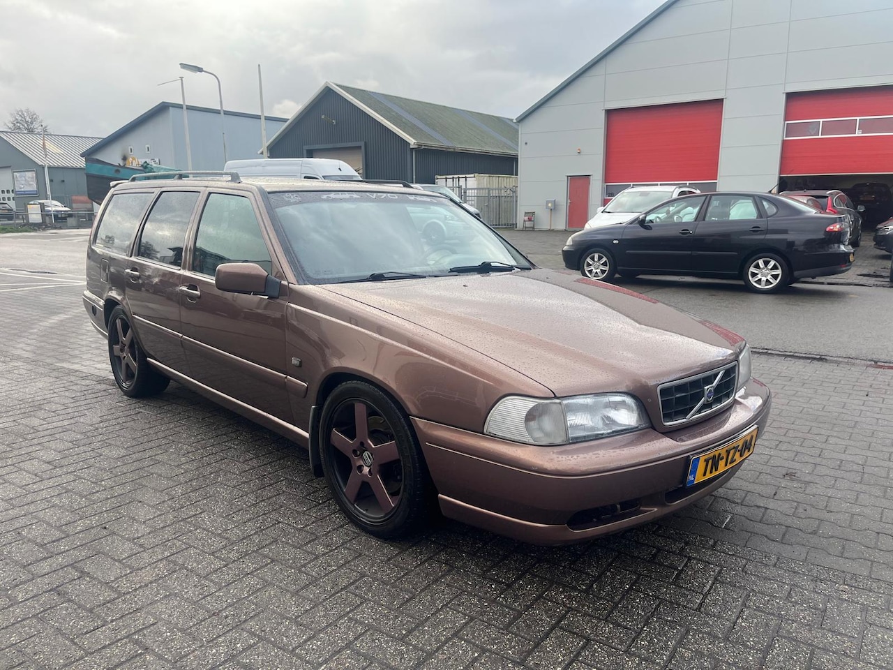 Volvo V70 - 2.5 Sports-Line lpg original kleur - AutoWereld.nl