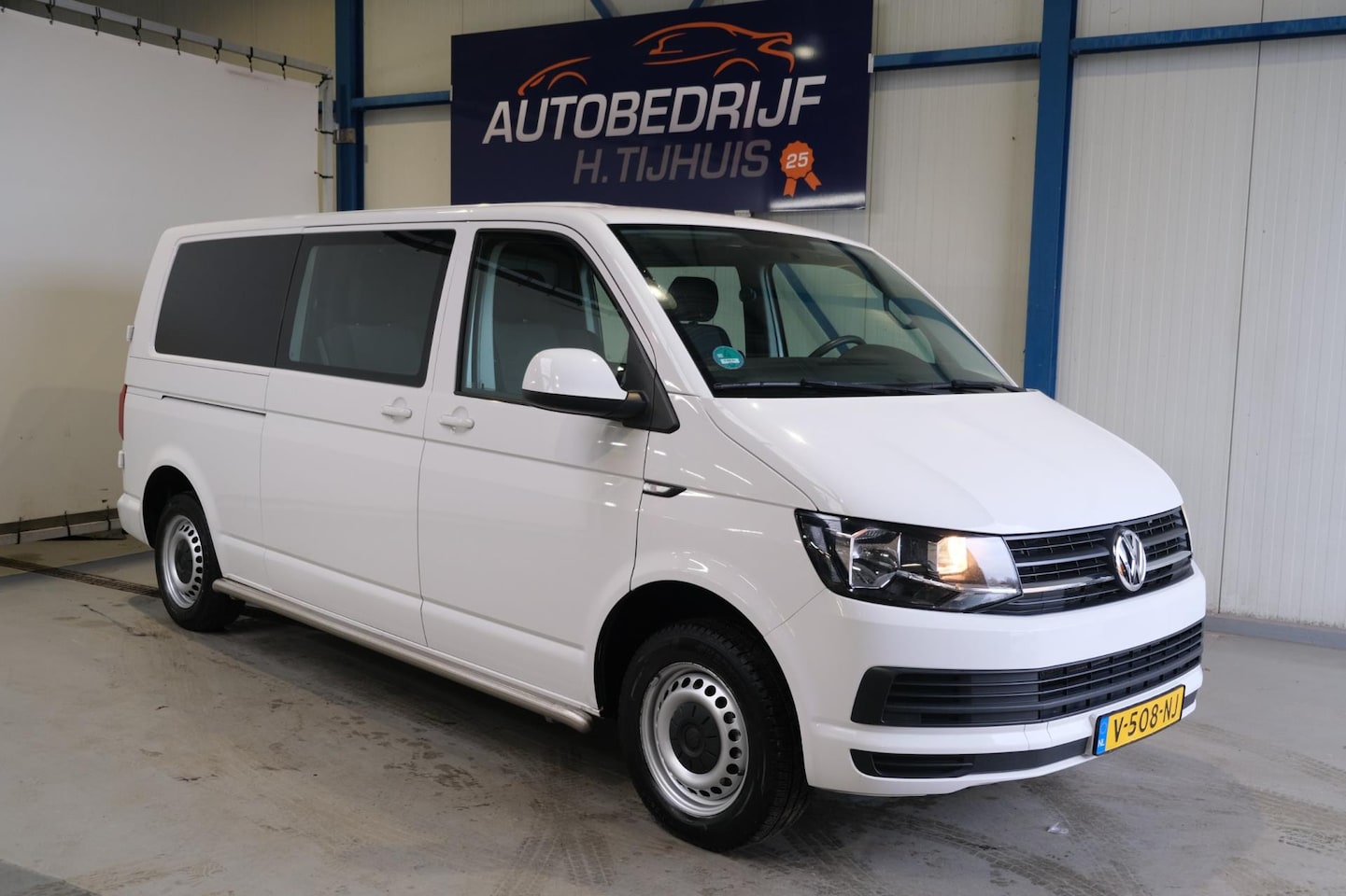 Volkswagen Transporter - 2.0 TDI 150pk L2H1 DC - N.A.P. Airco, Trekhaak. - AutoWereld.nl