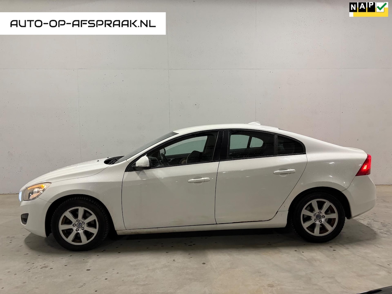 Volvo S60 - 2.0 D3 Momentum Automaat Navi Stoelverw. Cruise - AutoWereld.nl