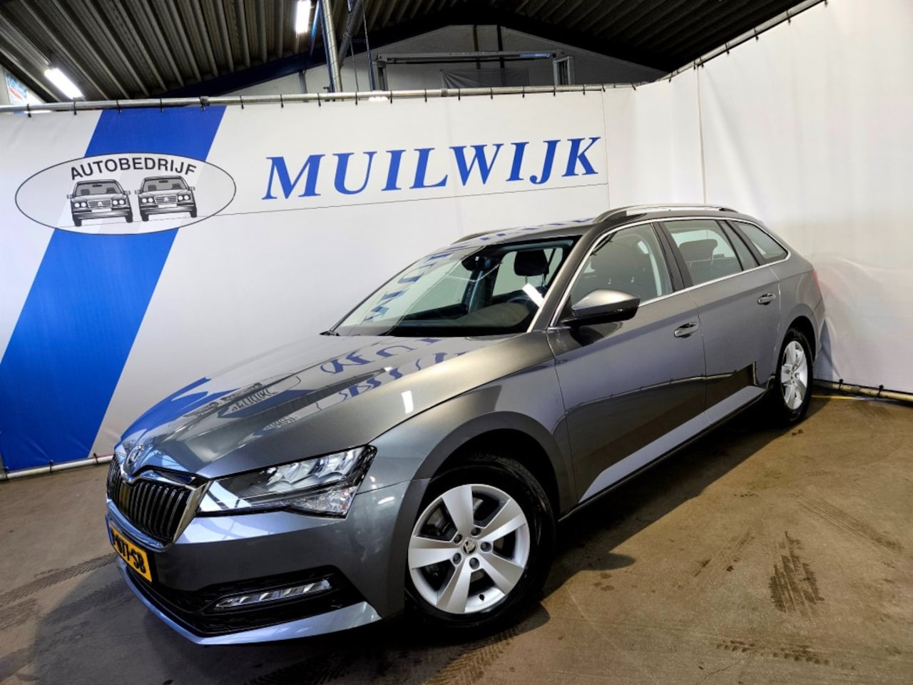 Skoda Superb Combi - Combi 1.5 TSI 150 PK ACT Business Edition / Trekhaak / NL Auto - AutoWereld.nl