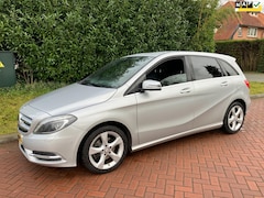 Mercedes-Benz B-klasse - 180 Ambition half leer xenon nette auto rijd goed navigatie