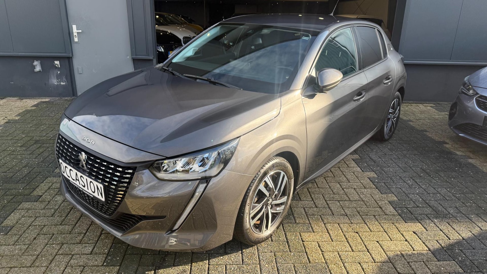 Peugeot 208 - 1.2 PureTech Allure 1.2 PureTech Allure, 360 achterruitrijcamera, Apple Carplay, Stoelverwarming - AutoWereld.nl