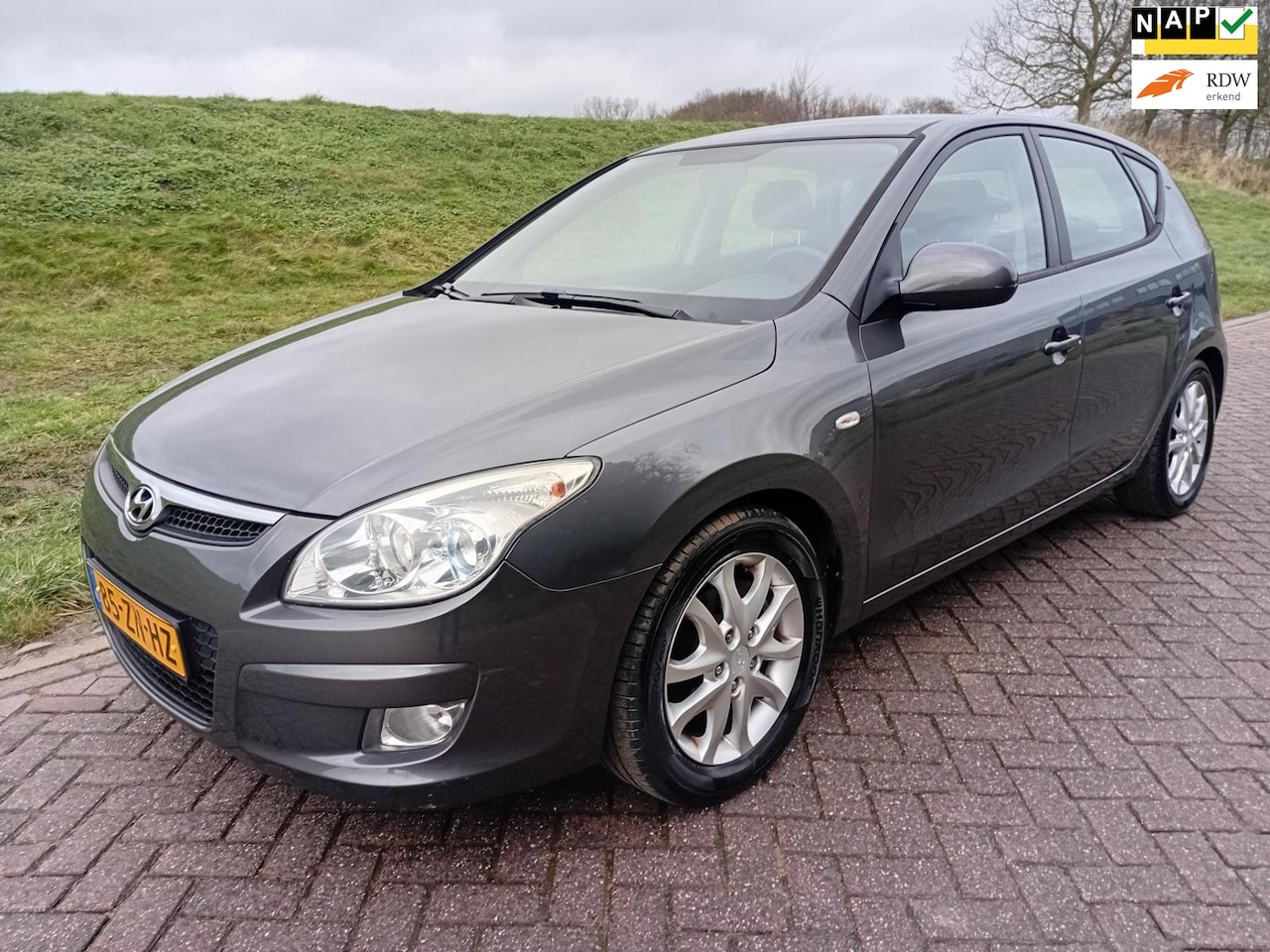 Hyundai i30 - CRDI Dynamic Business 5-drs 1.6 CRDi Dynamic Business Climate 188.347 km NAP volg. beurt 2 - AutoWereld.nl