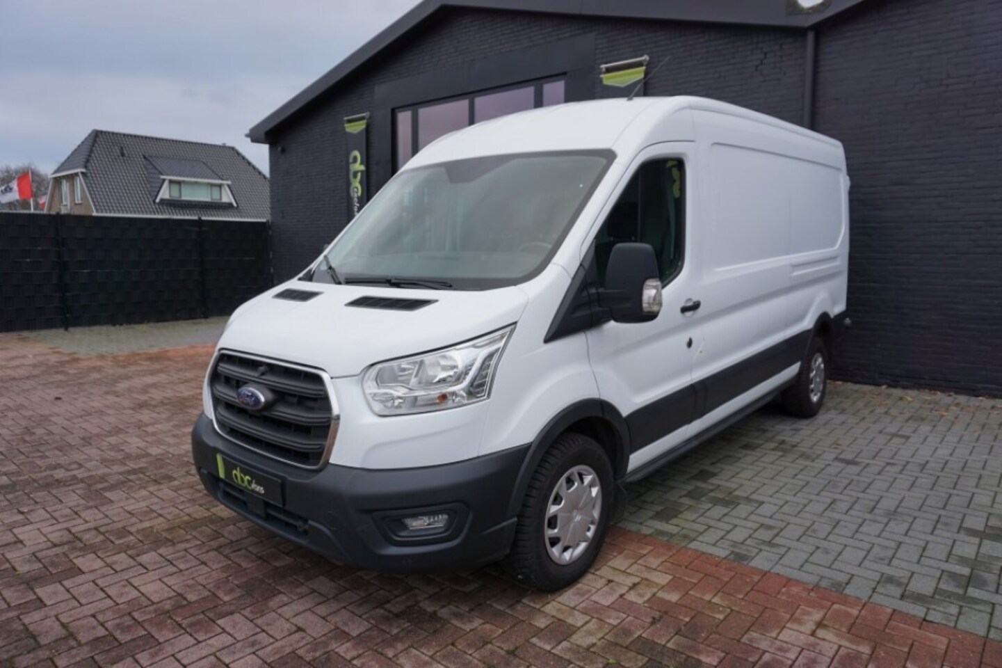 Ford Transit - 2.0 TDCI 130 PK L3H2 TREND/ 3 PERSOONS/ AIRCO - AutoWereld.nl