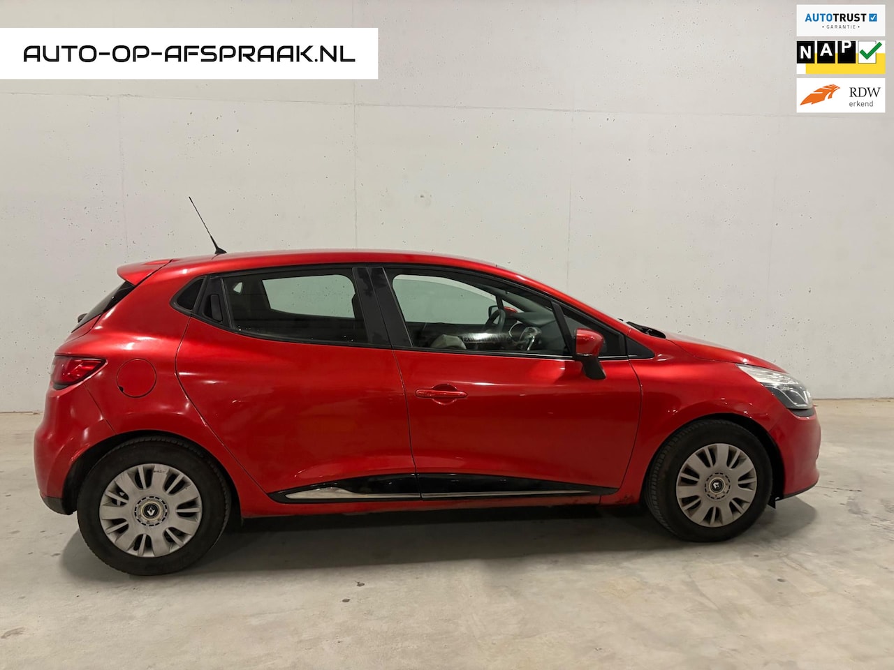 Renault Clio - 1.2 16V 5drs. Navigatie Airco Cruise Control NAP - AutoWereld.nl