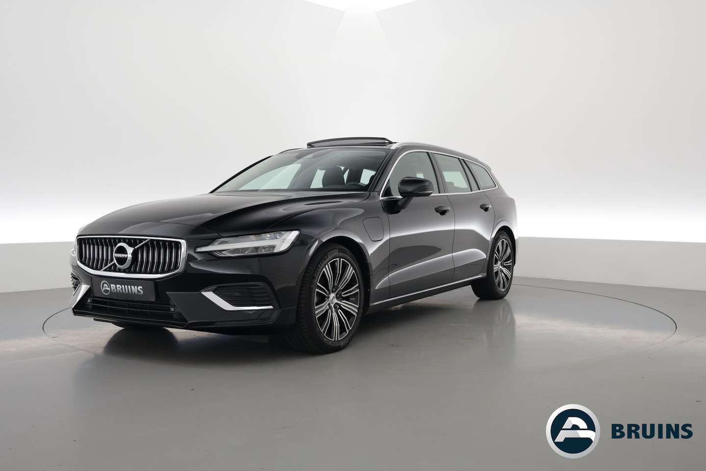 Volvo V60 - 2.0 T6 Recharge AWD Inscription Expression | Pano-dak | Trekhaak | H&K audio | Head-up | s - AutoWereld.nl