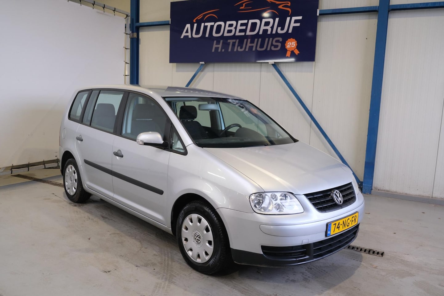 Volkswagen Touran - 1.6 Trendline 7p - Airco, Cruise, Trekhaak. - AutoWereld.nl