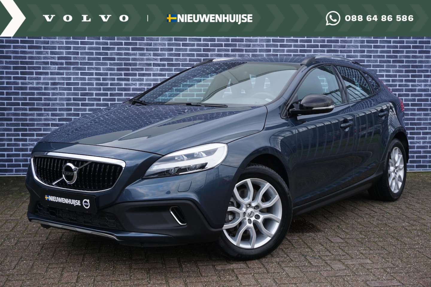 Volvo V40 Cross Country - 1.5 T3 Nordic+ Automaat | Nieuw Binnen | Trekhaak | Leder | Stoel verwarming | Leder | Key - AutoWereld.nl