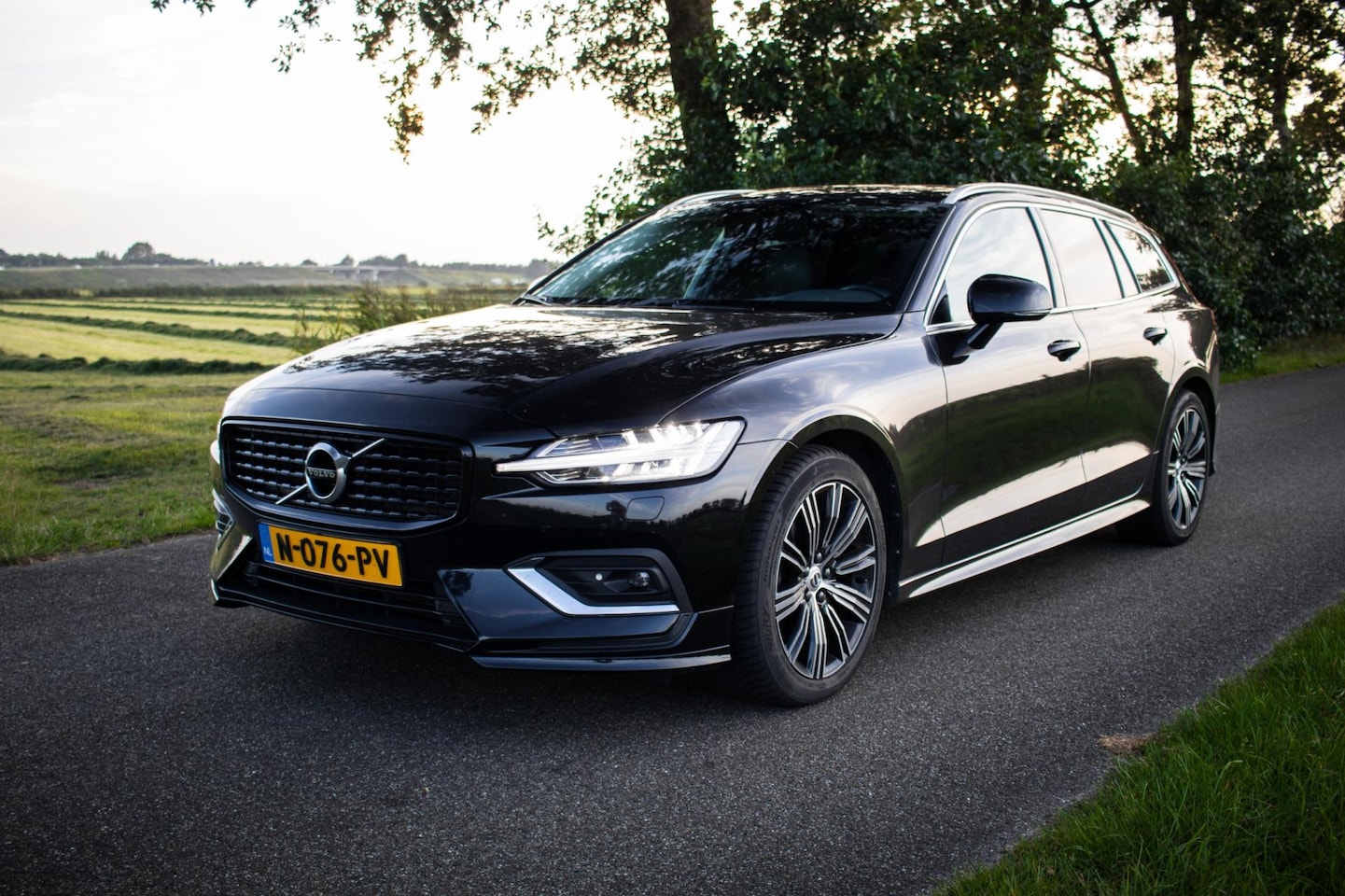 Volvo V60 - 2.0 D4 Inscription | Trekhaak | Memory | Leder - AutoWereld.nl