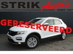 Volkswagen T-Roc - 1.5 TSI Style Business - NAVIGATIE - CARPLAY - TREKHAAK - PDC