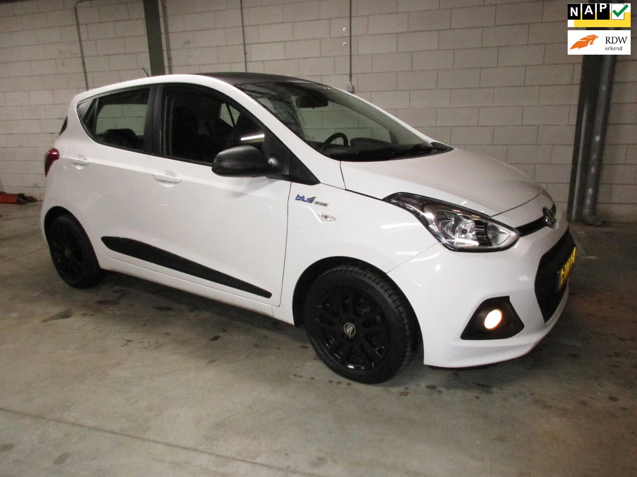 Hyundai i10 - 1.0i Go! Black en White, navigatie,Airco, Leder bekleding - AutoWereld.nl