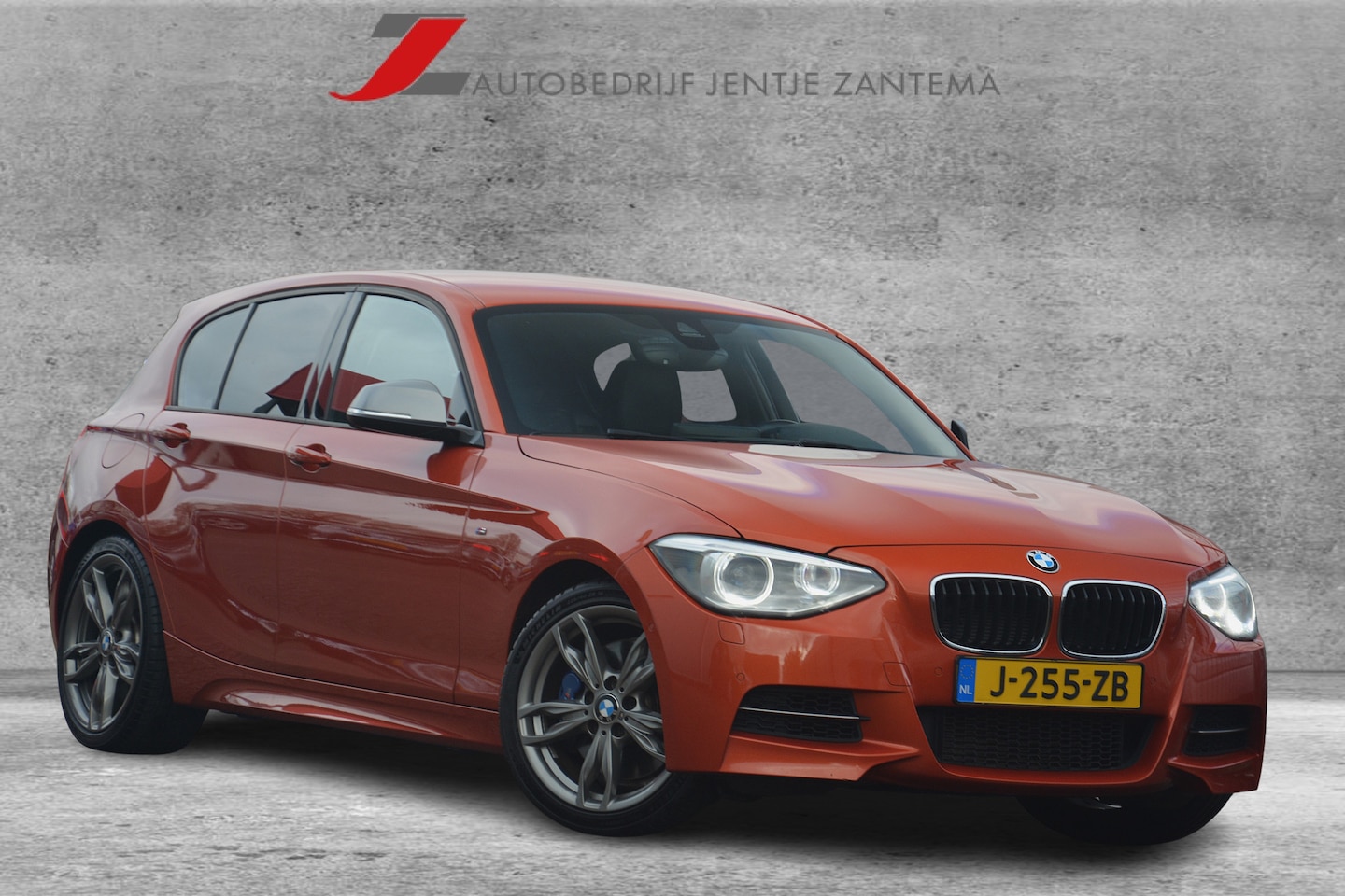 BMW 1-serie - M135i RWD High Executive | Navigatie (Prof) | Leer | Keyless | Dealer onderhouden | Hifi a - AutoWereld.nl