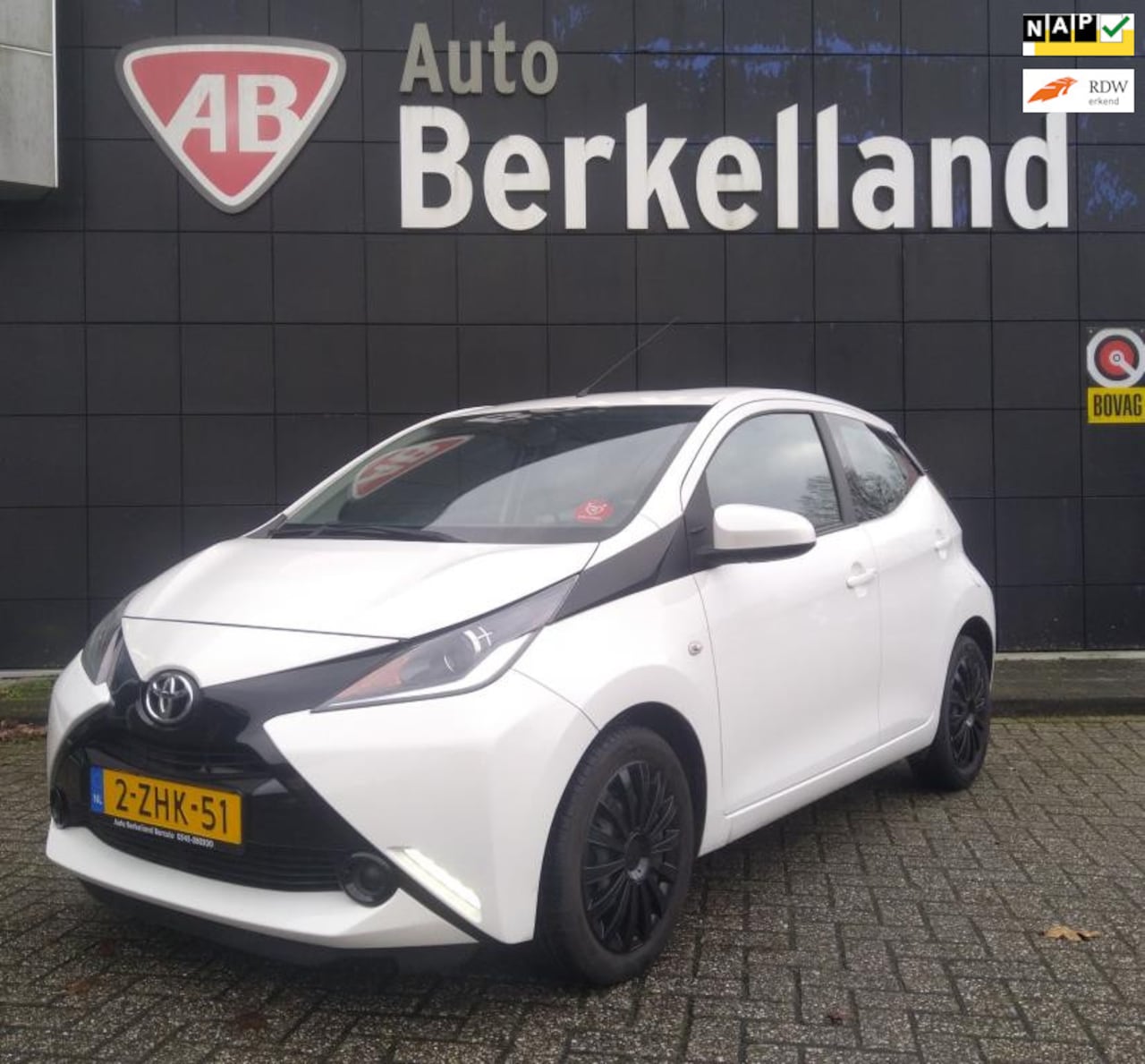 Toyota Aygo - 1.0 VVT-i x-play 5-Drs Airco/Elektrisch pakket - AutoWereld.nl