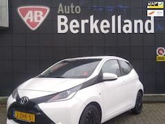 Toyota Aygo - 1.0 VVT-i X-Play 5-Drs Airco/Elektrisch pakket