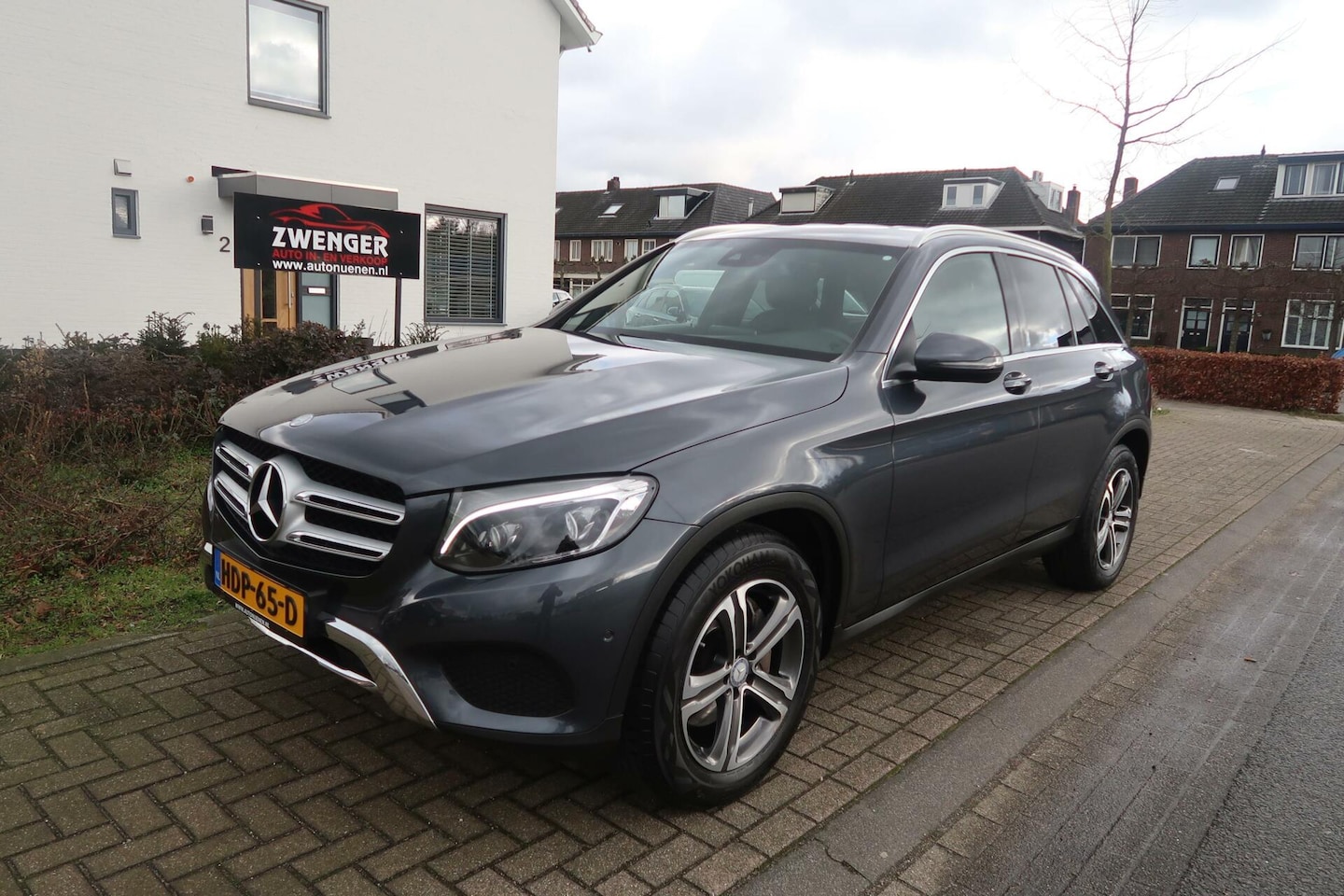 Mercedes-Benz GLC-klasse - 250 4MATIC AMG-SPORT|TREKHAAK|DODEHOEK|RIJSTROOK|NAVIGATIE|DEALER ONDERHOUDEN - AutoWereld.nl