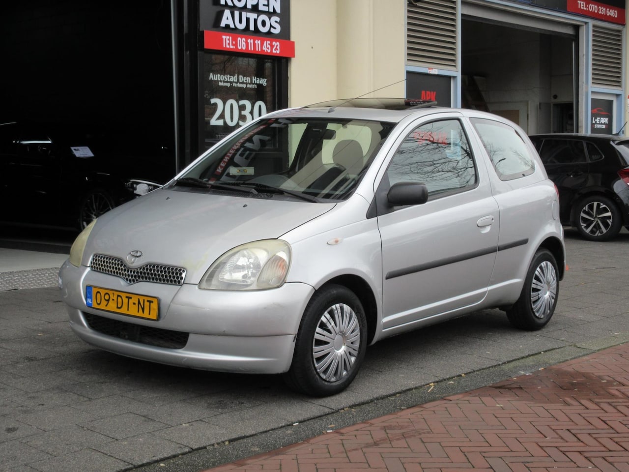 Toyota Yaris - 1.3-16V VVT-i Sol Automaat Schuifdak - AutoWereld.nl