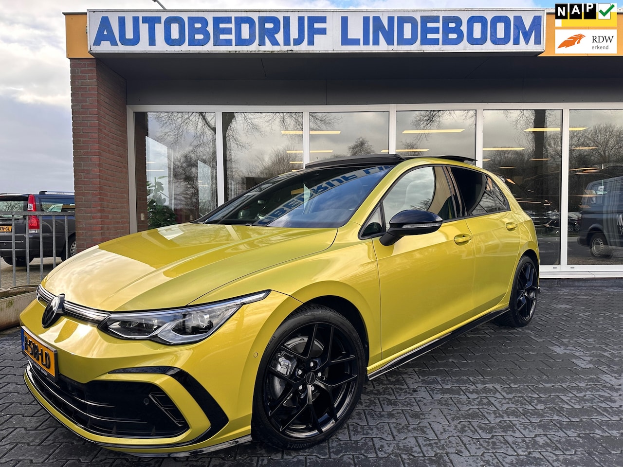 Volkswagen Golf - 1.5 eTSI 3x R-Line Pano,IQ LIGHT,ACC,Sport uitlaat,Dodehoek detectie - AutoWereld.nl