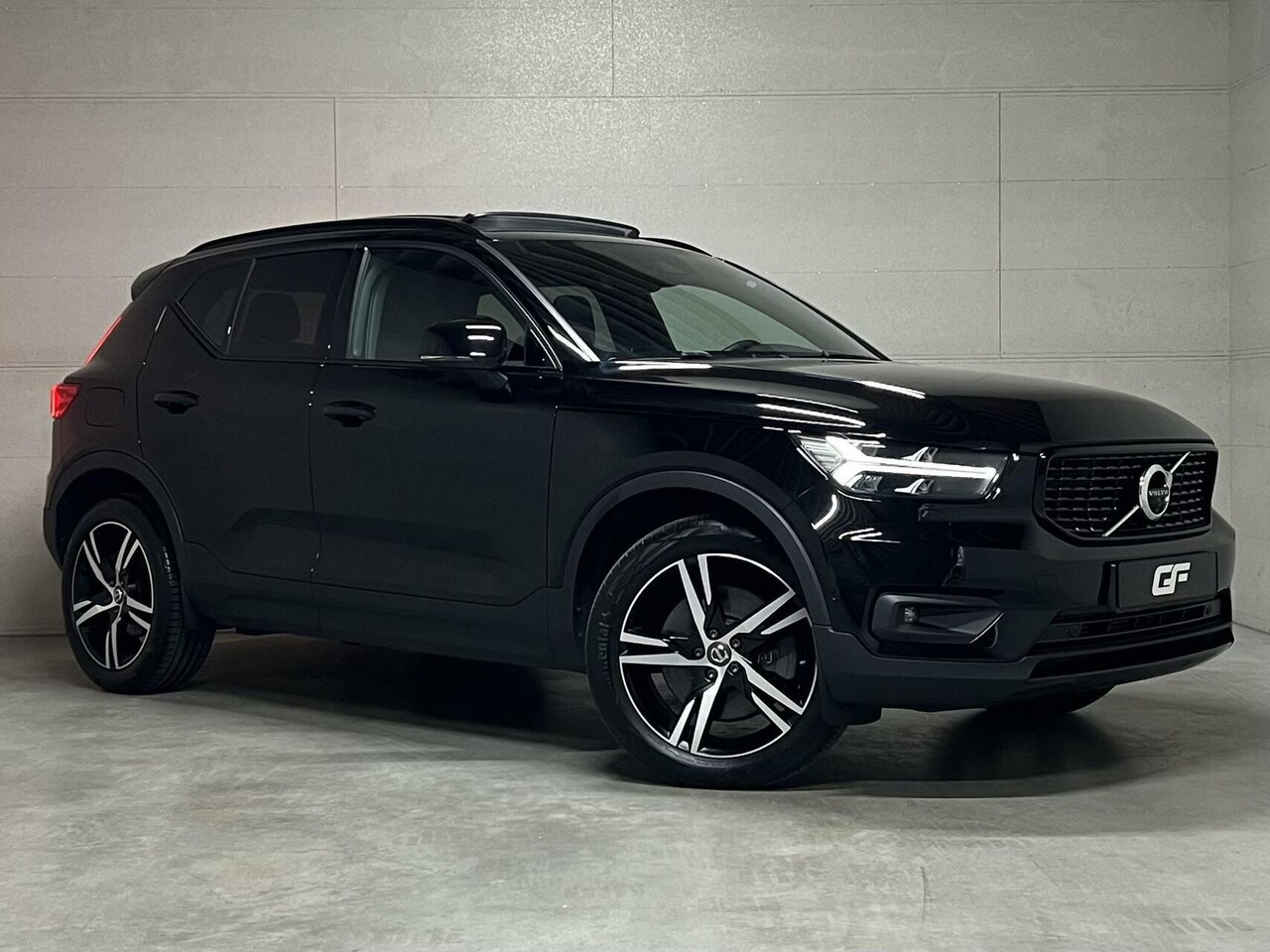 Volvo XC40 - 1.5 T4 Recharge R-Design Pano 360° H/K Trekh. NAP - AutoWereld.nl