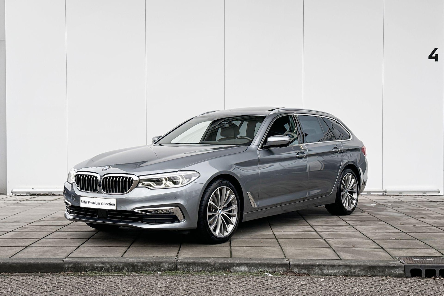 BMW 5-serie Touring - 520i High Executive Luxury Line Comfort Acces / Glazen Schuifdak / Stoelverwarming / Adapt - AutoWereld.nl