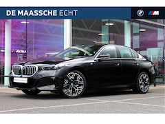 BMW 5-serie - 530e M Sport Automaat / Panoramadak / Trekhaak / Stoelventilatie / Parking Assistant Profe