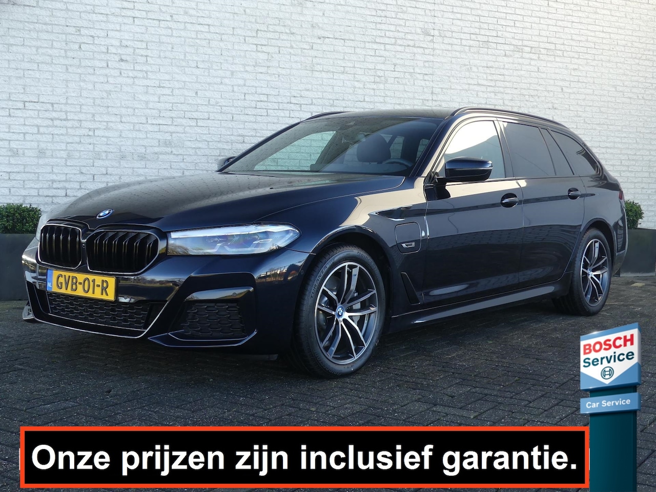 BMW 5-serie Touring - 530e M-SPORT 292PK LEER/TREKHAAK/CAMERA/ELEK.A-KLEP - AutoWereld.nl