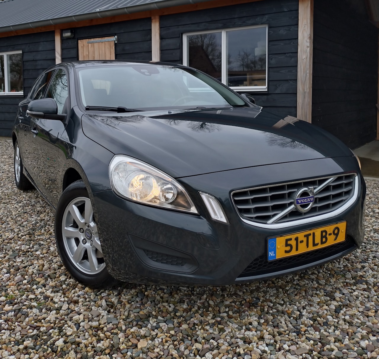 Volvo V60 - 1.6 T4 Kinetic Origineel Nederlandse auto, APK feb 2026 - AutoWereld.nl