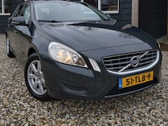 Volvo V60 - 1.6 T4 Momentum Origineel Nederlandse auto, APK feb 2026. Trekhaak.