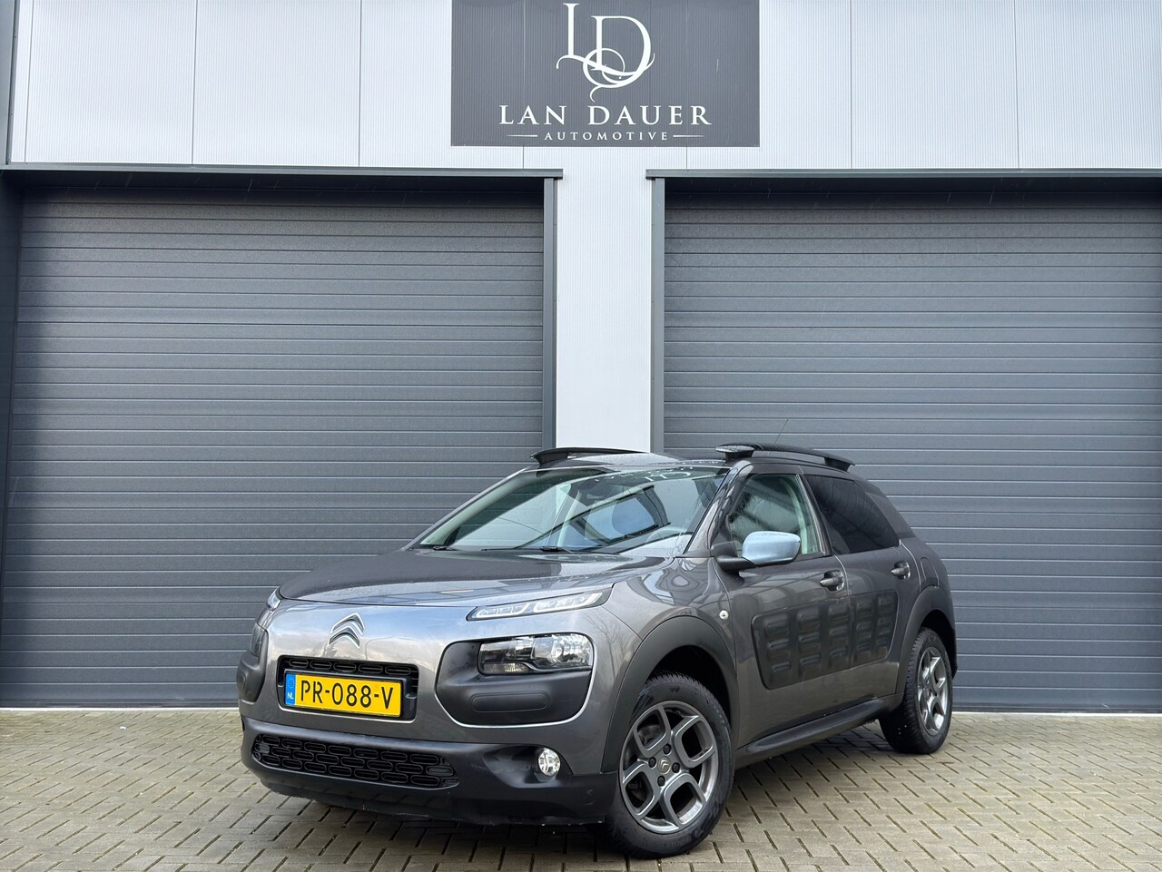 Citroën C4 Cactus - 1.2 PureTech Shine / Camera / APK / Trekh - AutoWereld.nl