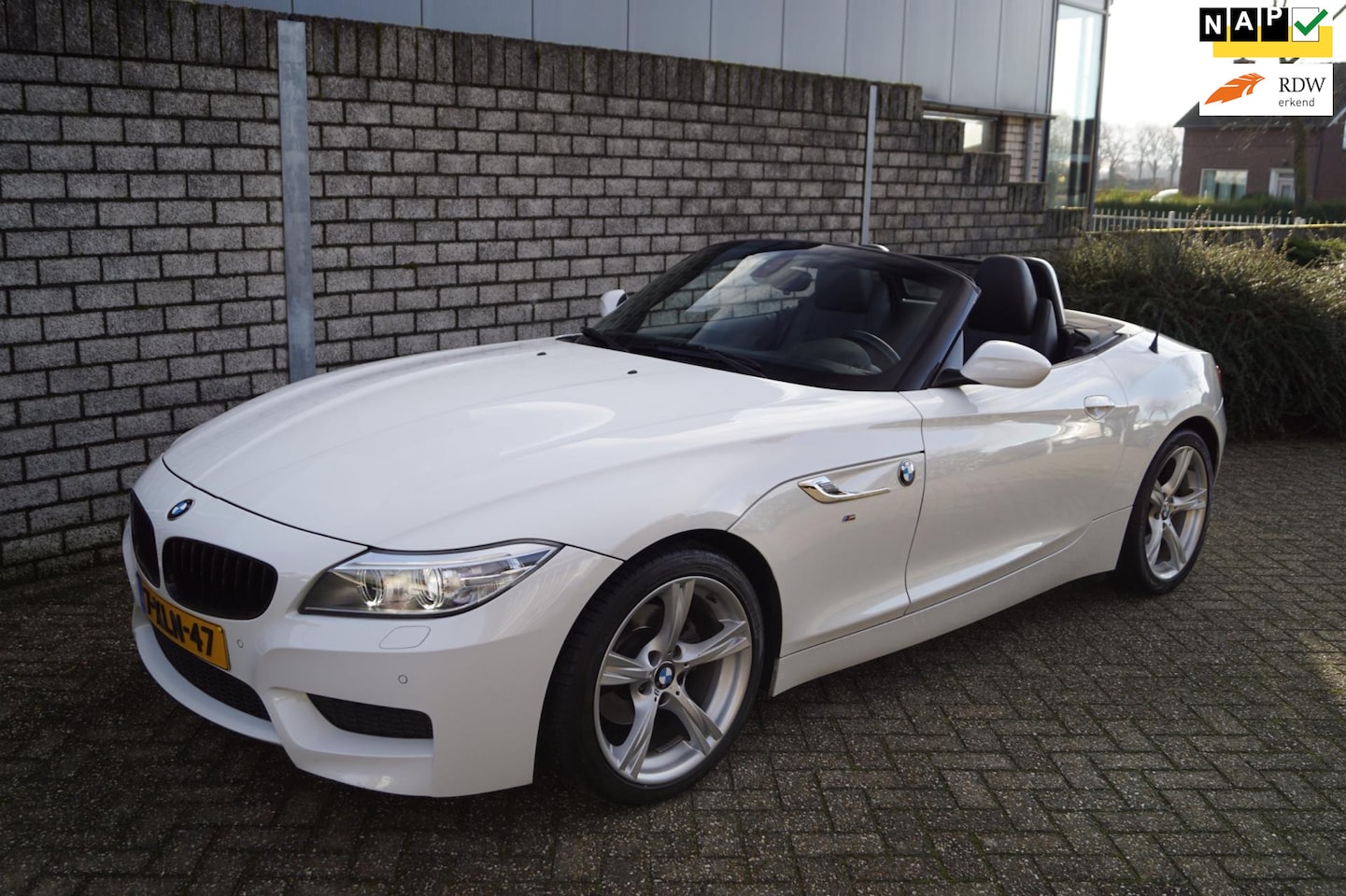 BMW Z4 Roadster - SDrive18i Executive M Sport Autom Leder Sportst Stoelverw Navi Xenon Clima Cruise 2x PDC L - AutoWereld.nl