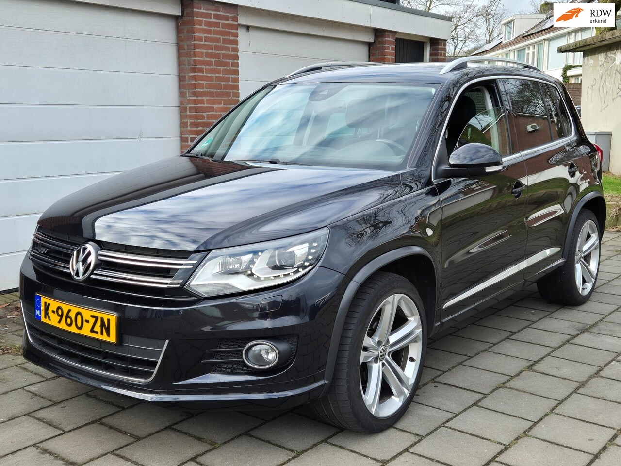 Volkswagen Tiguan - 2.0 TSI 4Motion *R-LINE* 211PK 6-bak! - AutoWereld.nl