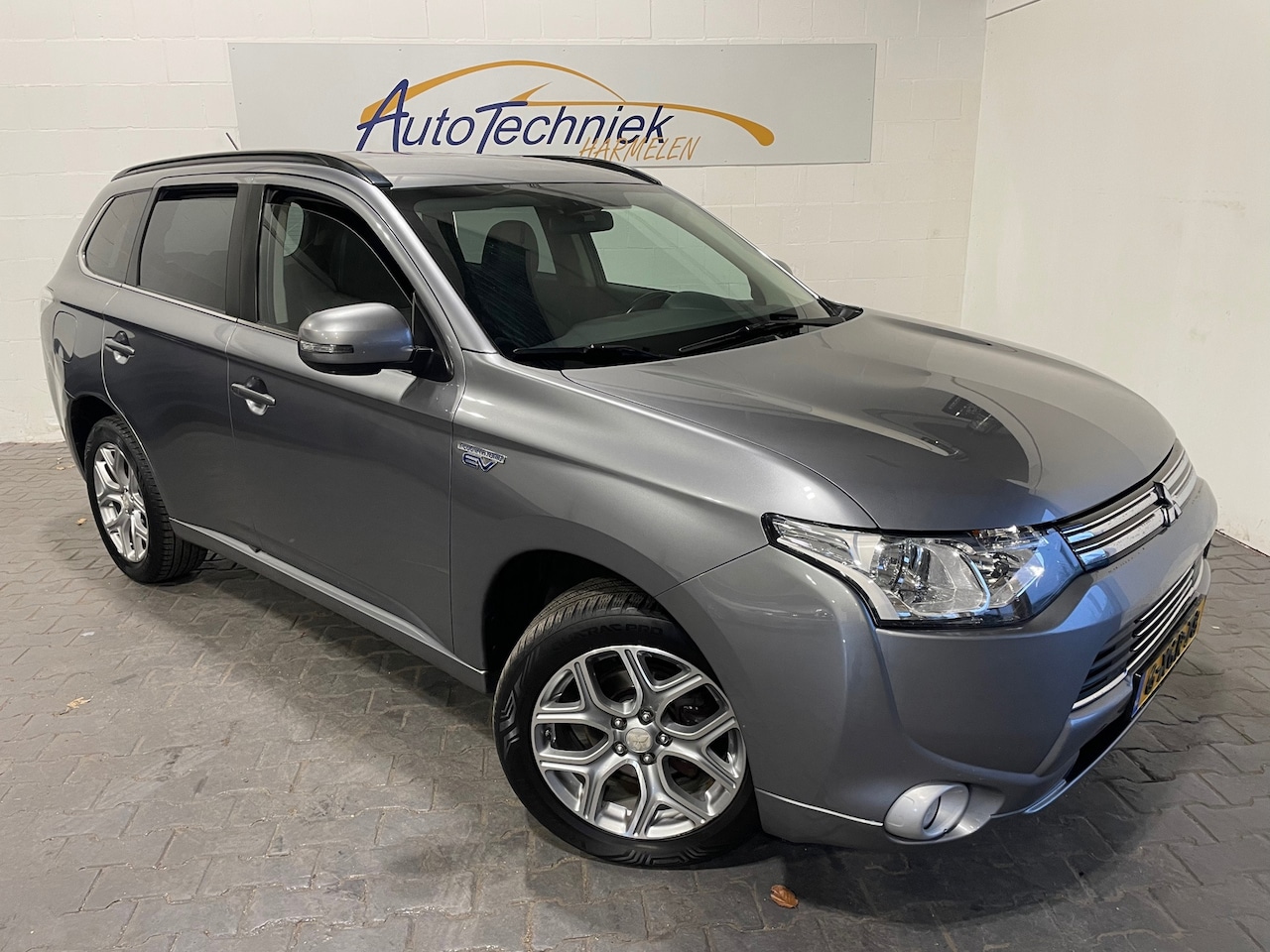 Mitsubishi Outlander - 2.0 PHEV Business. *NL-Auto*Rijklaarprijs* - AutoWereld.nl