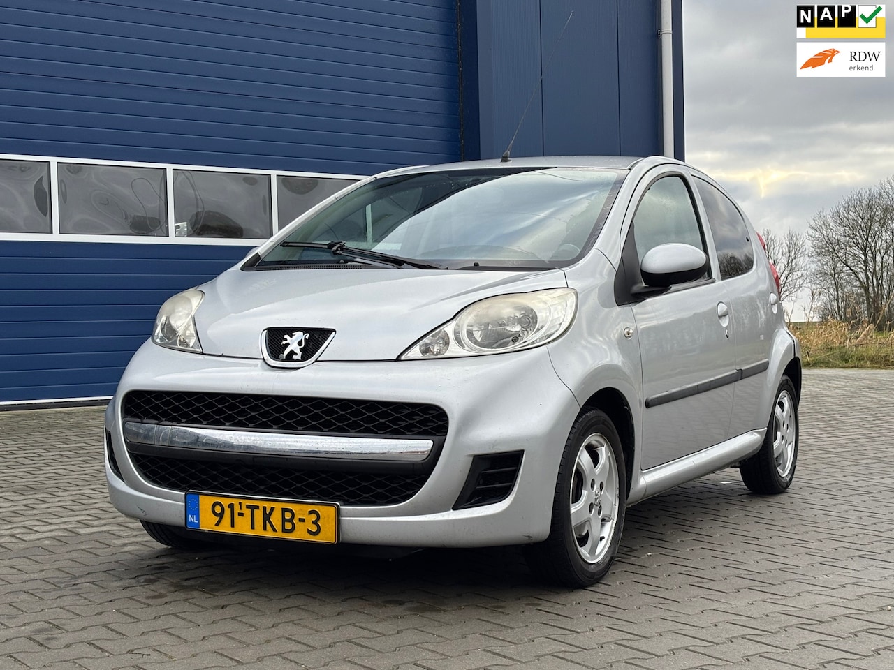 Peugeot 107 - 1.0-12V Black & Silver | Airco !! | - AutoWereld.nl