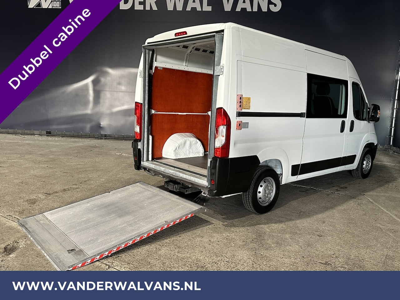 Peugeot Boxer - 2.2 BlueHDi 141pk L2H2 Dubbele Cabine Euro6 *Laadklep* Airco | 6-Zits cruisecontrol - AutoWereld.nl