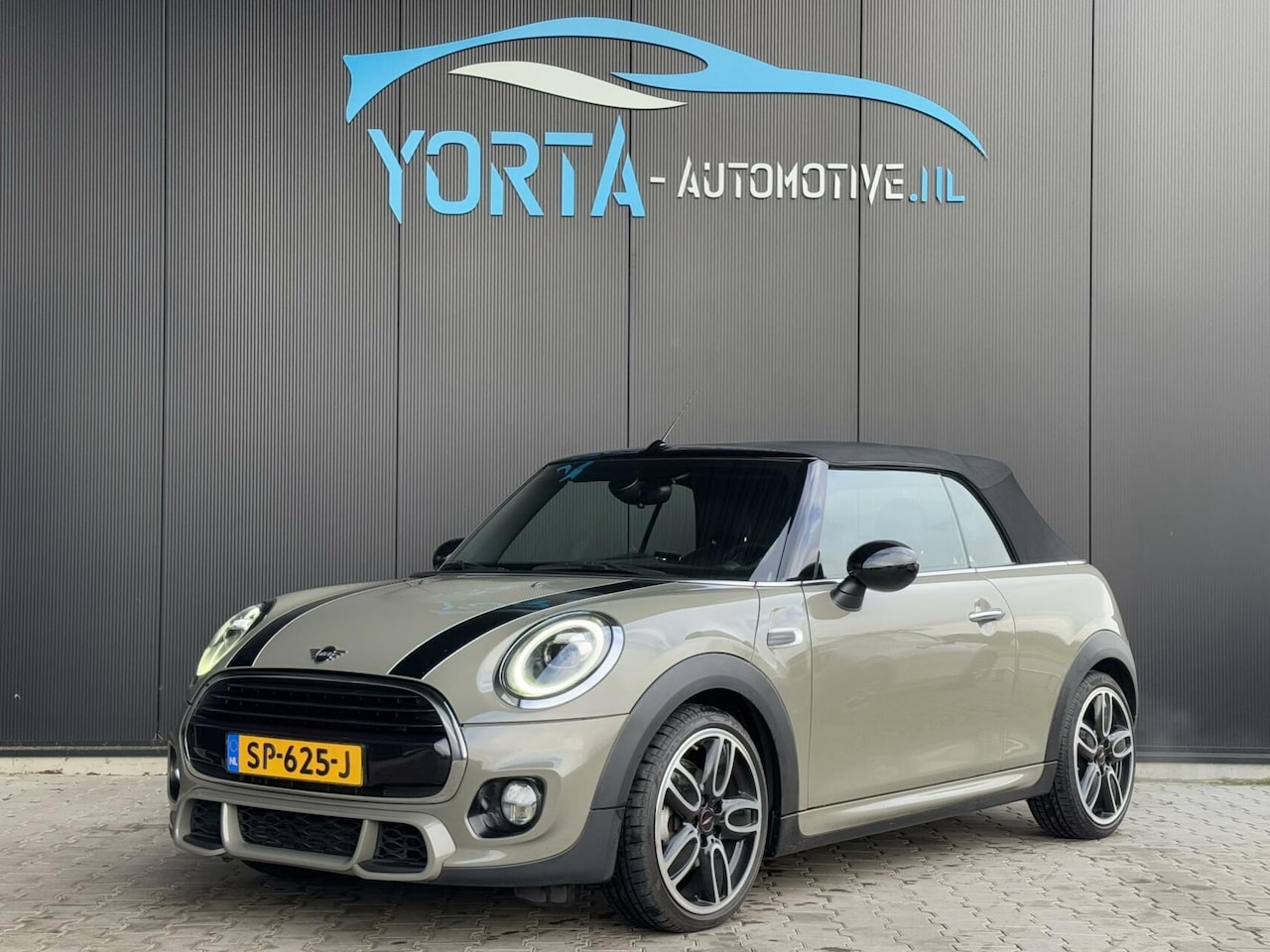 MINI Cabrio - 1.5 Cooper Chili NL AUTO JCW PAKKET*DEALERONDERHOUDEN - AutoWereld.nl