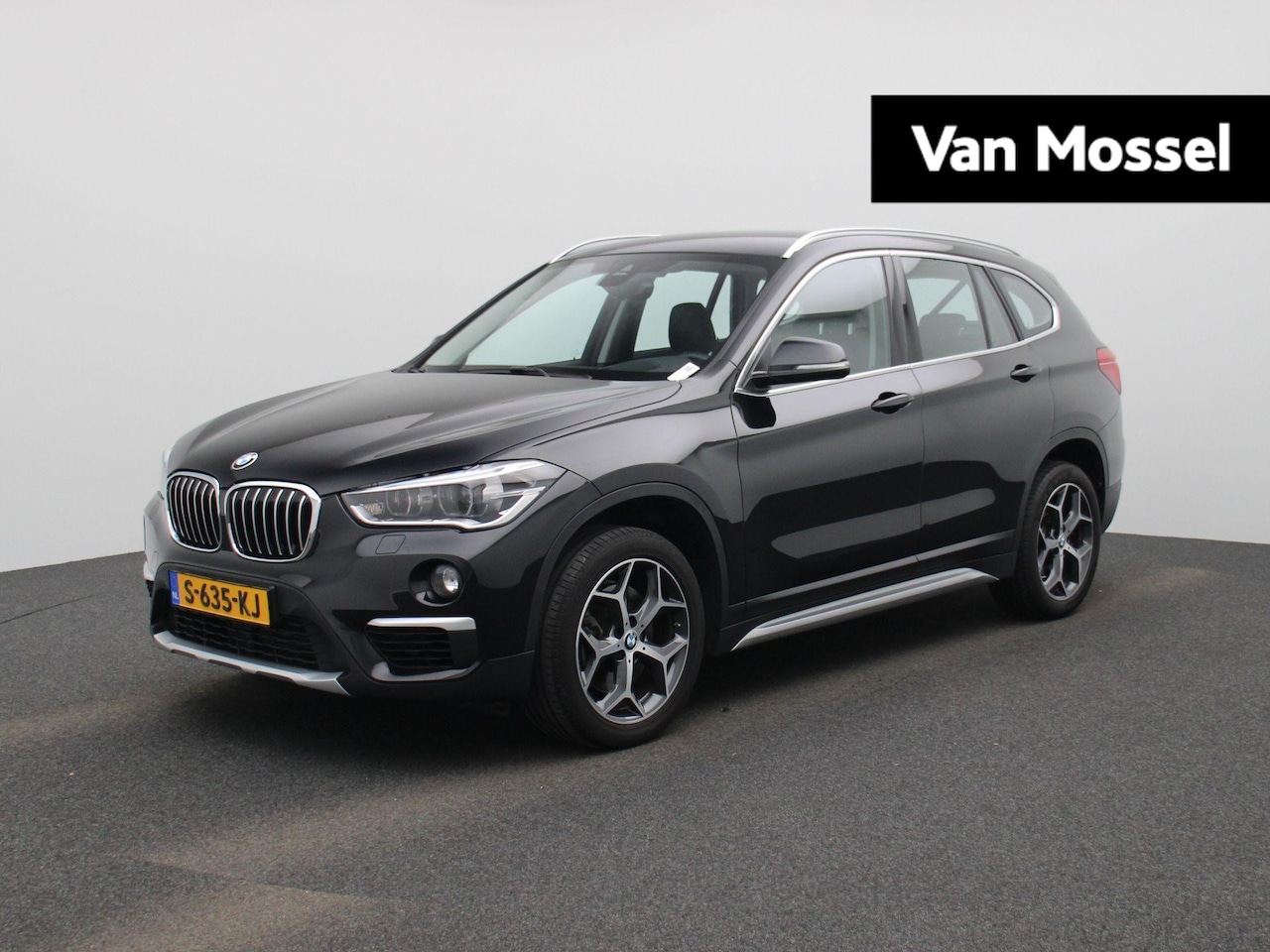 BMW X1 - sDrive20i High Executive Edition | TREKHAAK | NAVIGATIE | HEAD-UP DISPLAY | STOELVERWARMIN - AutoWereld.nl