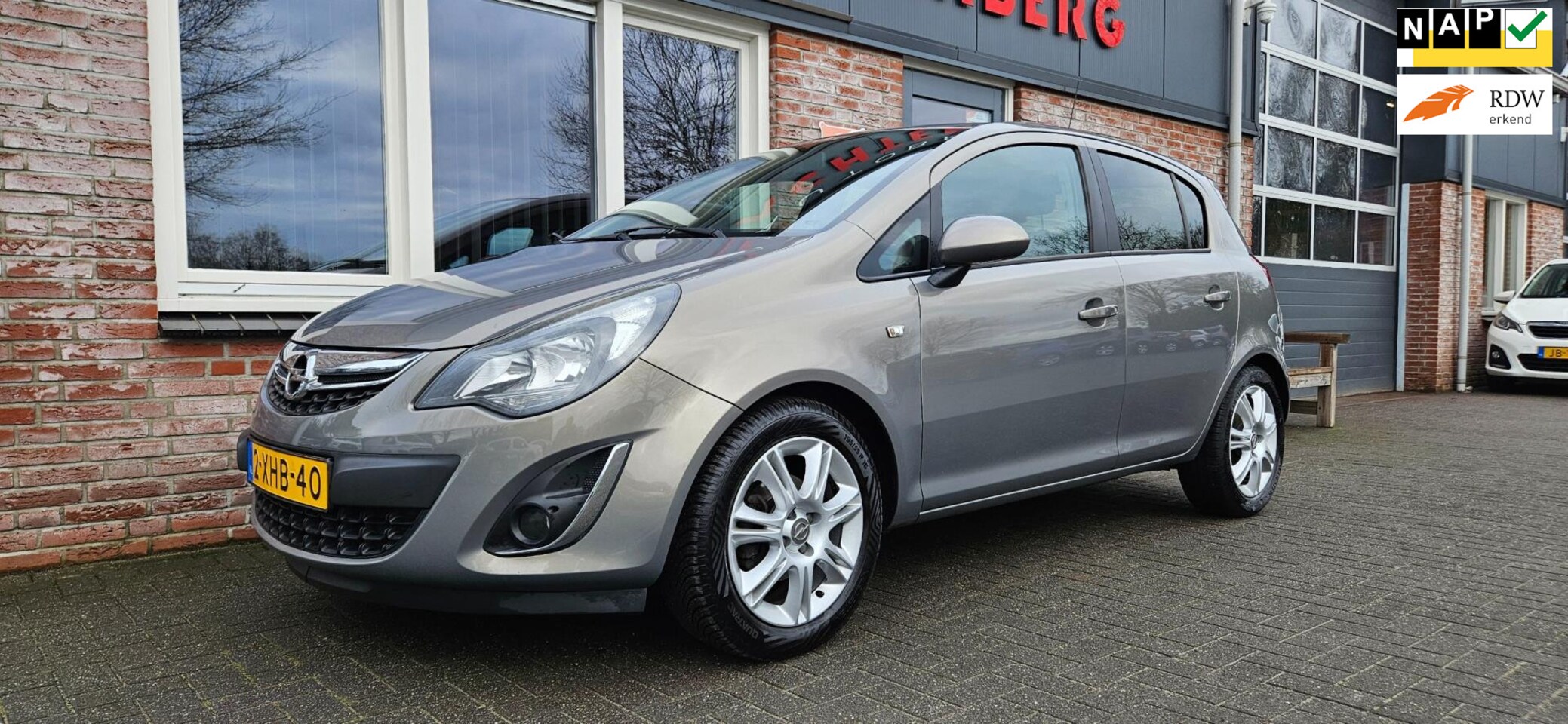 Opel Corsa - 1.2-16V BlitZ 5-Deurs! Airco! Cruise Control! Navigatie! Leuke/Nette Auto! NAP! - AutoWereld.nl