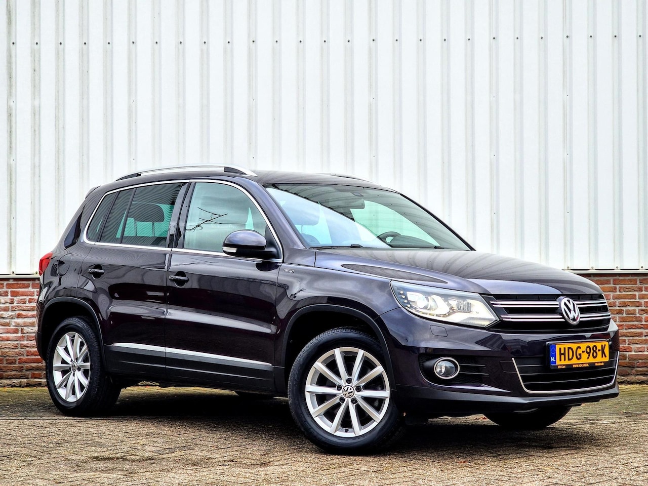 Volkswagen Tiguan - 1.4 TSI Sport&Style AUTOMAAT*Navigatie*Camera*PDC*Climate control - AutoWereld.nl