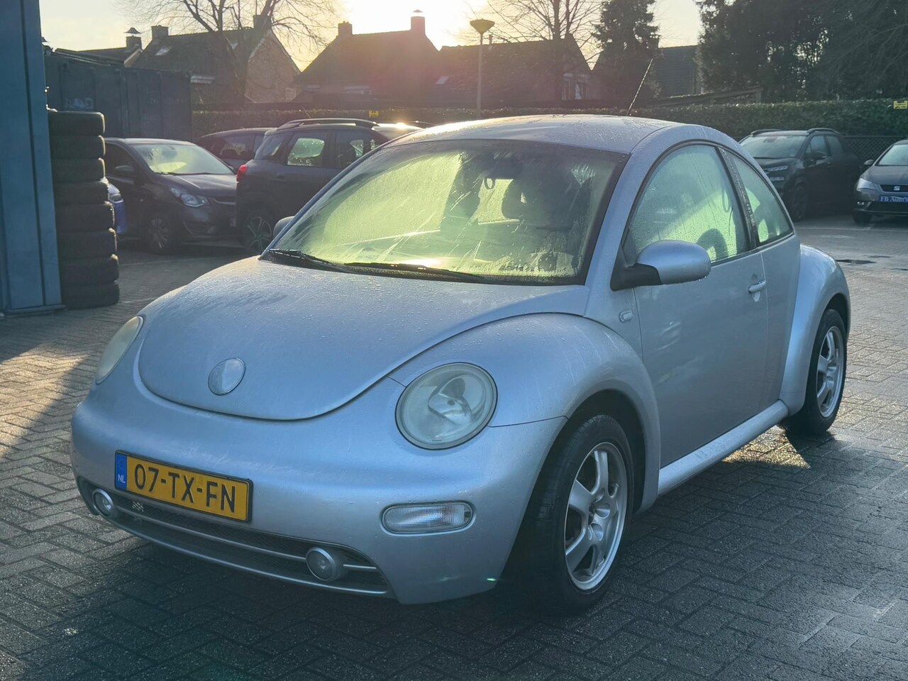 Volkswagen New Beetle - 2.0 Highline Airco Lmv Export/Handelaar Only!!! - AutoWereld.nl