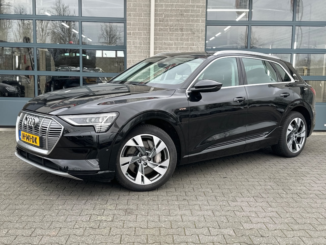 Audi e-tron - e-tron 50 quattro Launch edition plus 71 kWh | SCHUIFDAK | TREKHAAK | LEER | - AutoWereld.nl