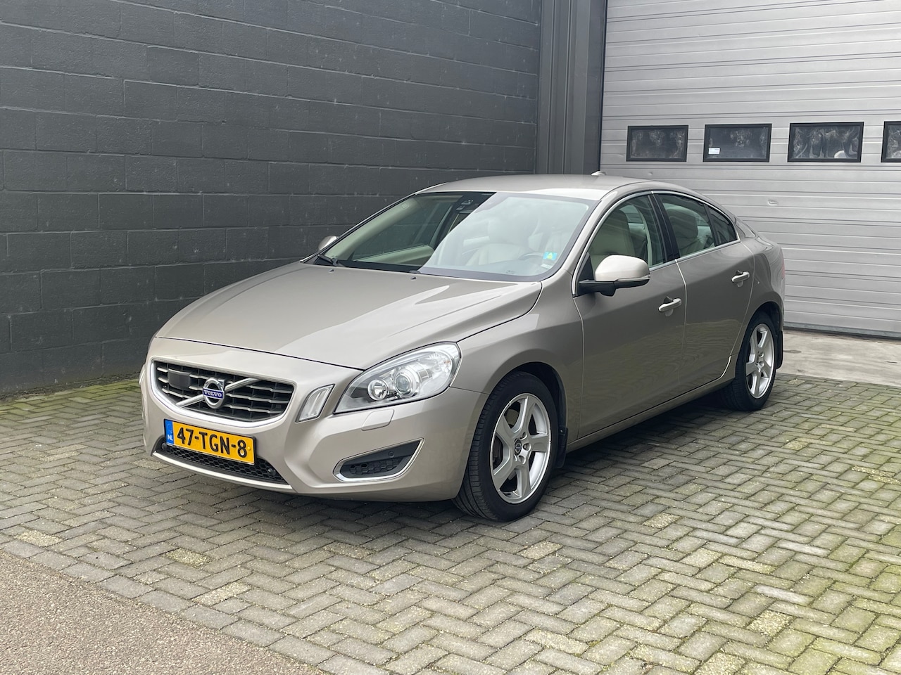 Volvo S60 - 2.0 T5 Summum 240PK | Automaat | Leder | Camera | PDC | Dealer Onderhouden | Lichtmetalen Velgen | Xenon - AutoWereld.nl