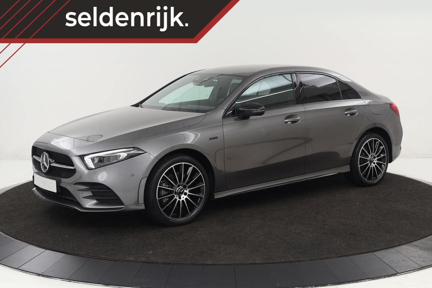 Mercedes-Benz A-klasse - 250e AMG Night | Stoelverwarming | Carplay | Camera | Sfeerverlichting | Matrix LED | Lede - AutoWereld.nl