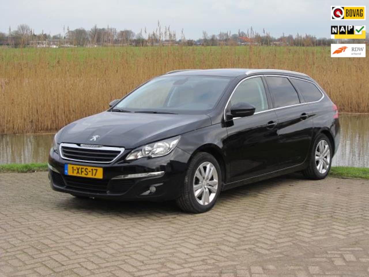 Peugeot 308 SW - 1.2 e-THP Blue Lease Executive/ Panorama - AutoWereld.nl