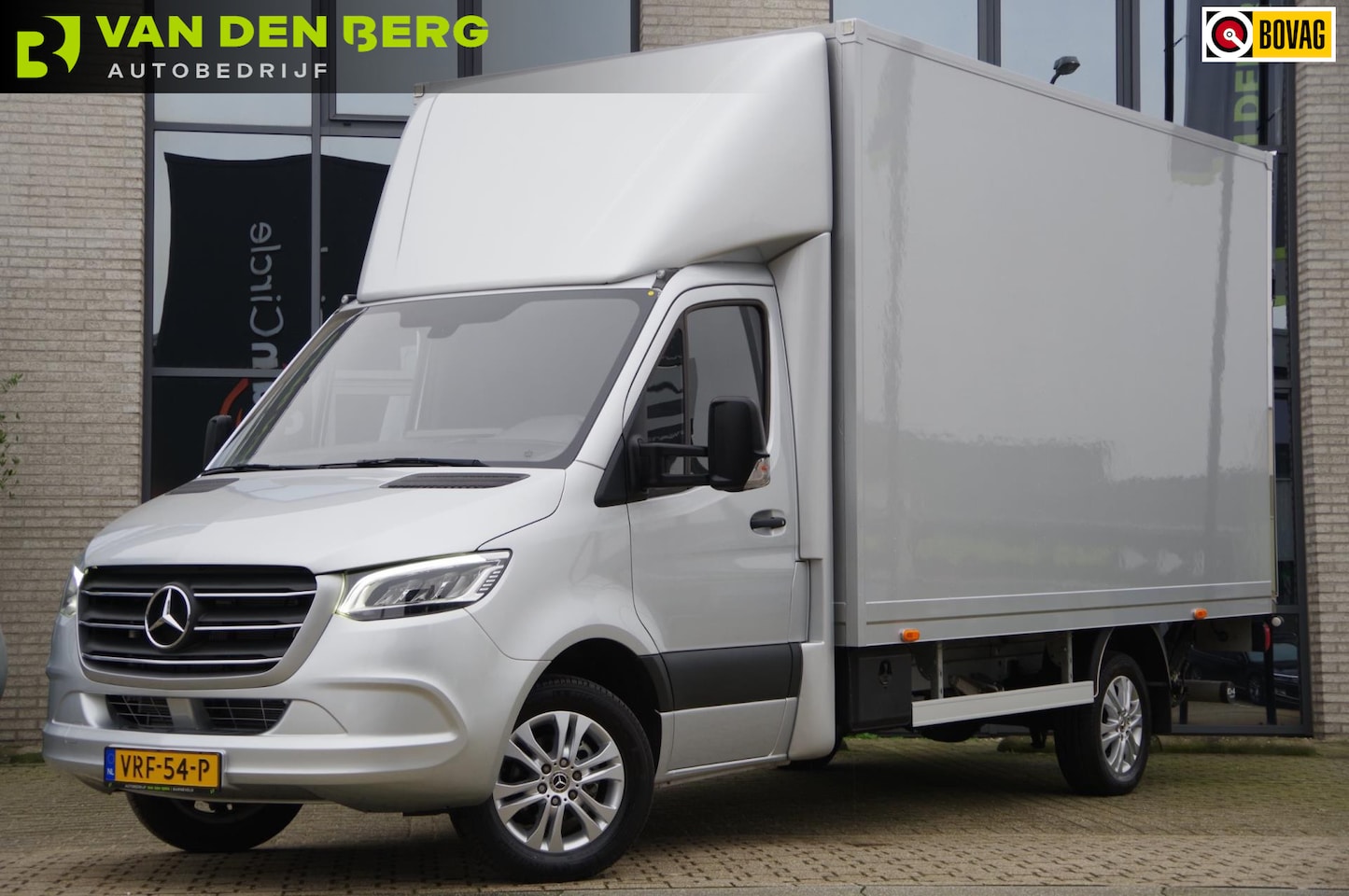 Mercedes-Benz Sprinter - 319 3.0 CDI V6 AUT. BAKWAGEN/LAADKLEP/ZIJDEUR, LED, CRUISE, CLIMA, DAB, NAVI BY APPLE CARP - AutoWereld.nl