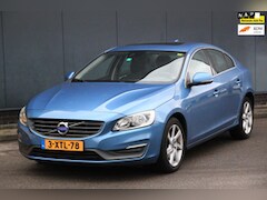 Volvo S60 - 2.0 D4 Momentum Elek-Dak/Navigatie/Parkeersensor/17"inch Lmv