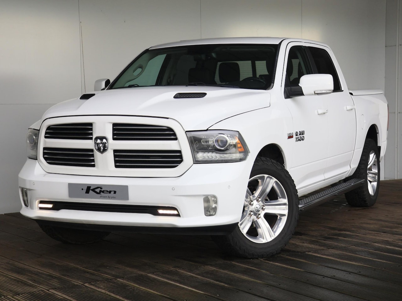 Dodge Ram 1500 - 5.7 V8 4x4 Crew Cab 5'7 Laramie | Fiscaal € 35.837 | Pano | LPG | Navi | - AutoWereld.nl