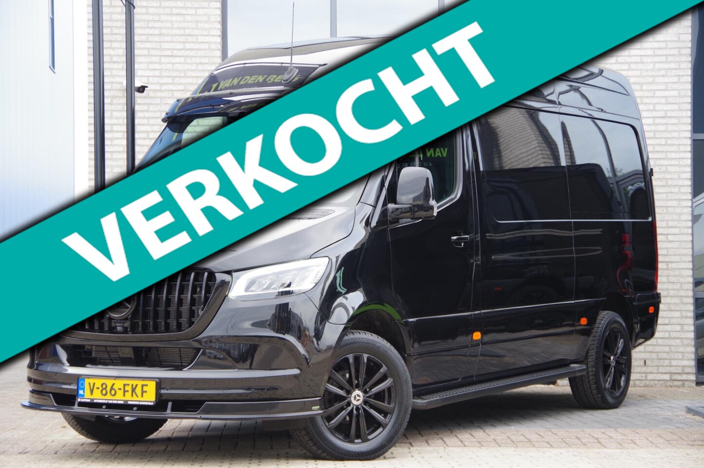 Mercedes-Benz Sprinter - 319 3.0 CDI V6 L2H2 AUT. LED, MBUX 10'', 360 CAMERA, ADAPT. CRUISE, STANDKACHEL, VOORRUIT - AutoWereld.nl