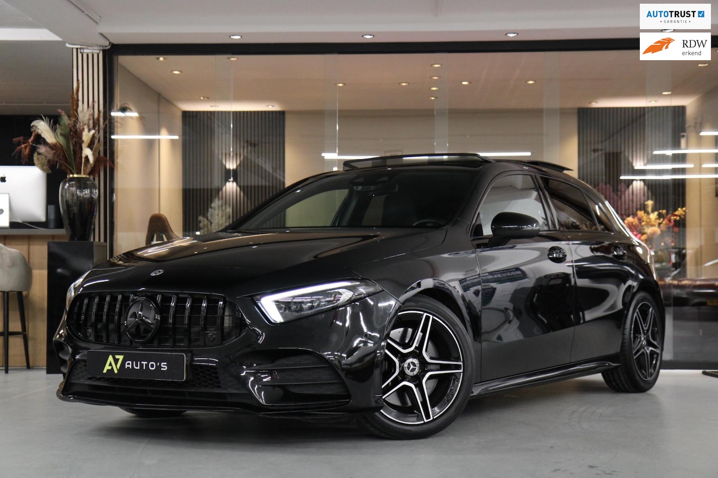 Mercedes-Benz A-klasse - 250 AMG/PANODAK/SFEERVEL/CARPLAY/LANE ASSIST - AutoWereld.nl